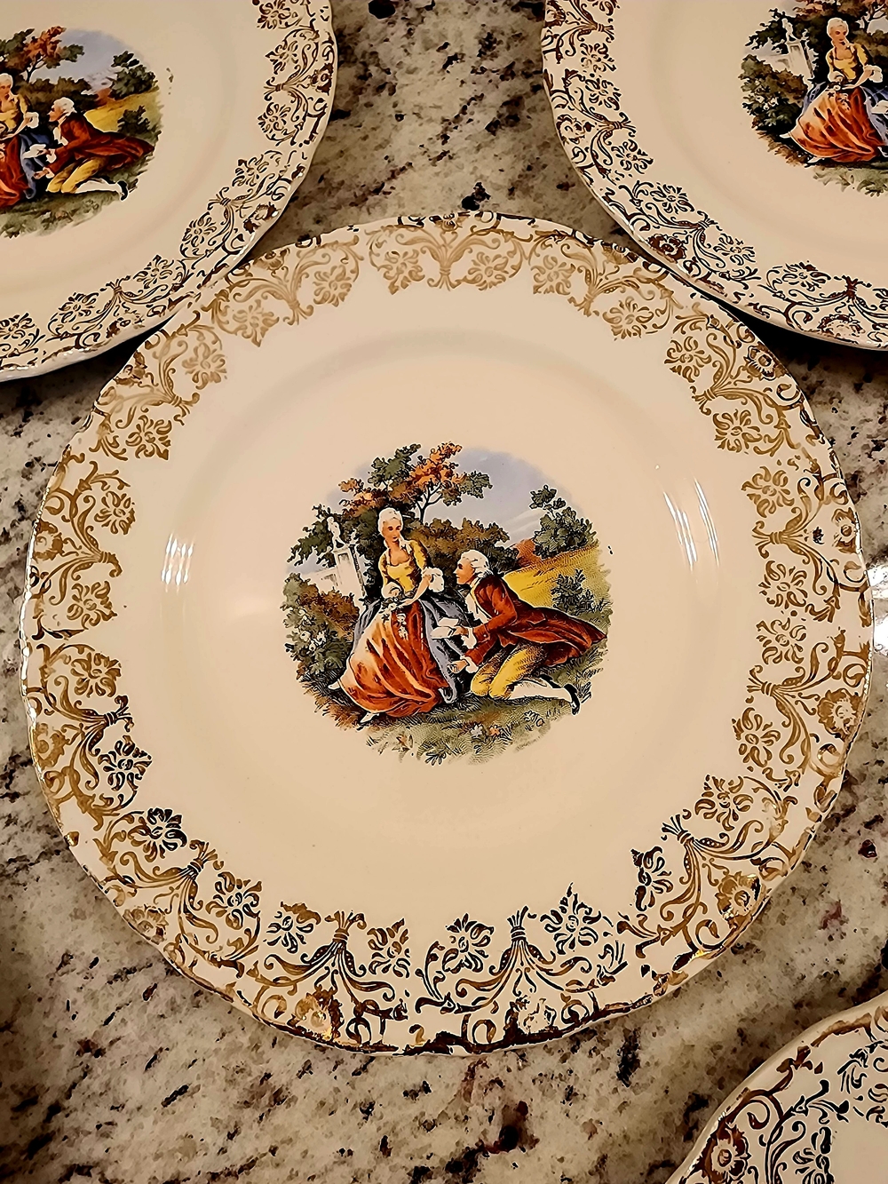 VTG- 6 Dessert Plates